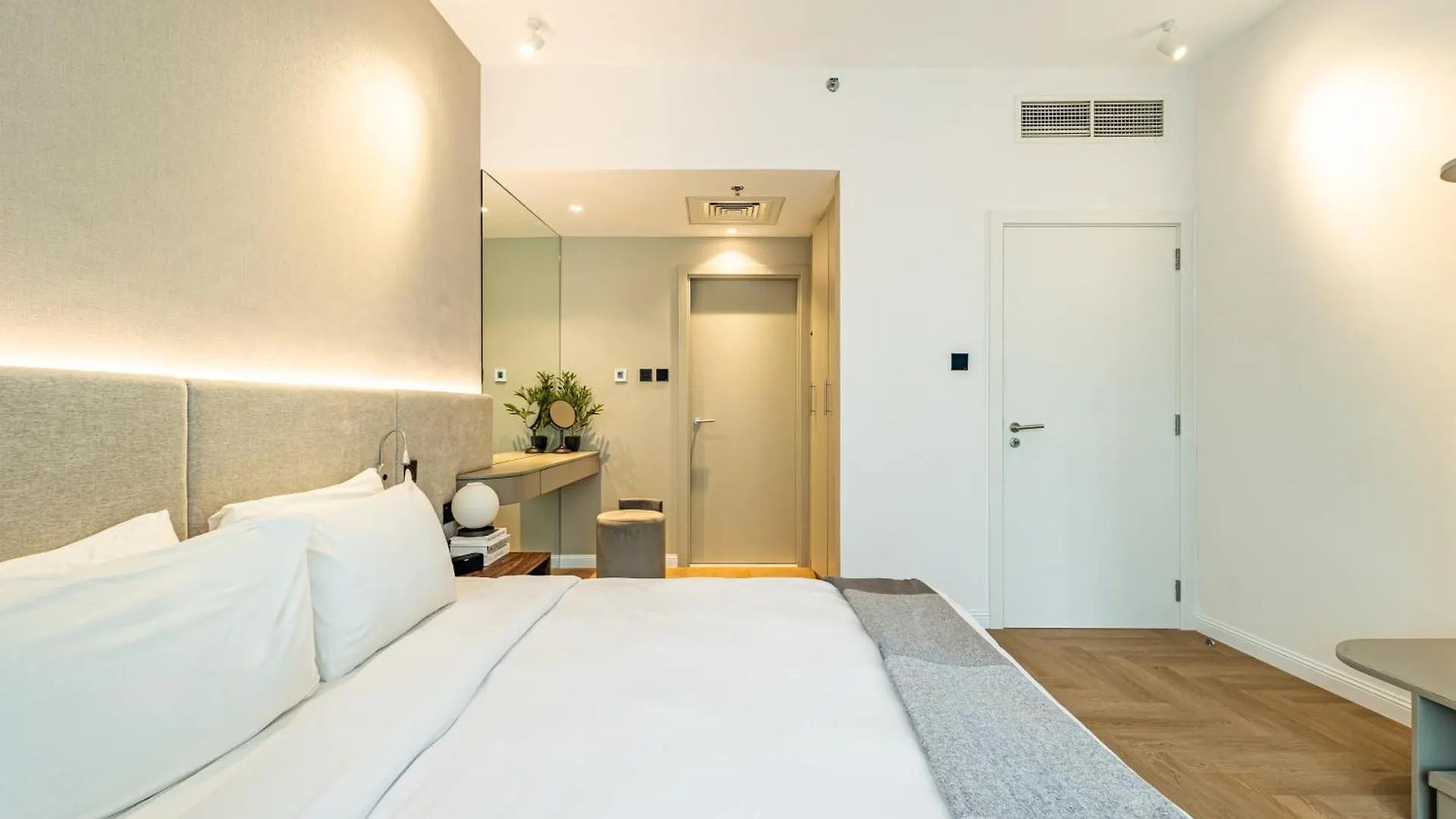 Luxurious - Ultra Modern - Premium Design - 5 Min Walk From Burj Khalifa - Heart Of Dubai Downtown - Dubai Opera Views Lejlighed