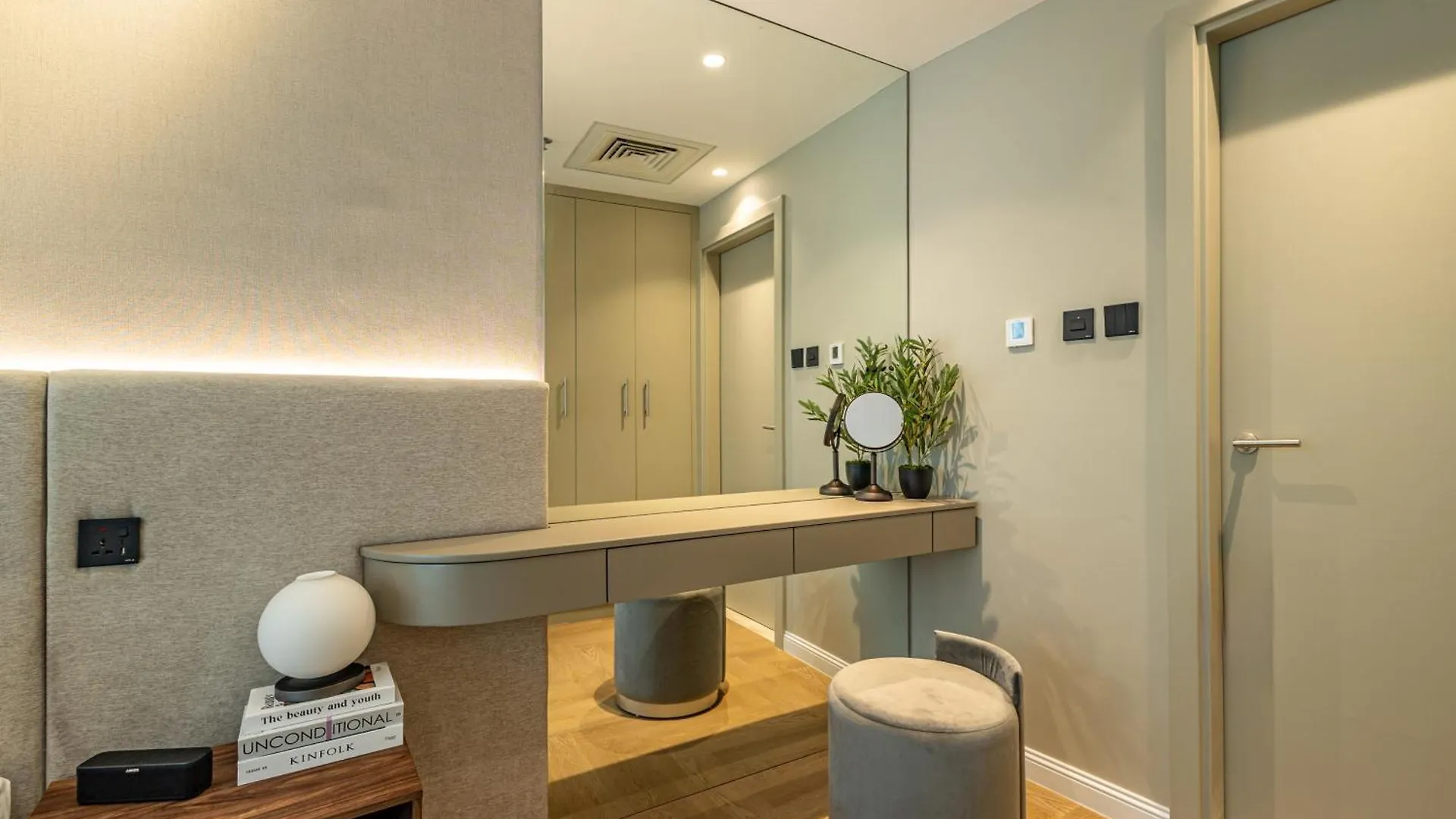 Luxurious - Ultra Modern - Premium Design - 5 Min Walk From Burj Khalifa - Heart Of Dubai Downtown - Dubai Opera Views Apartment