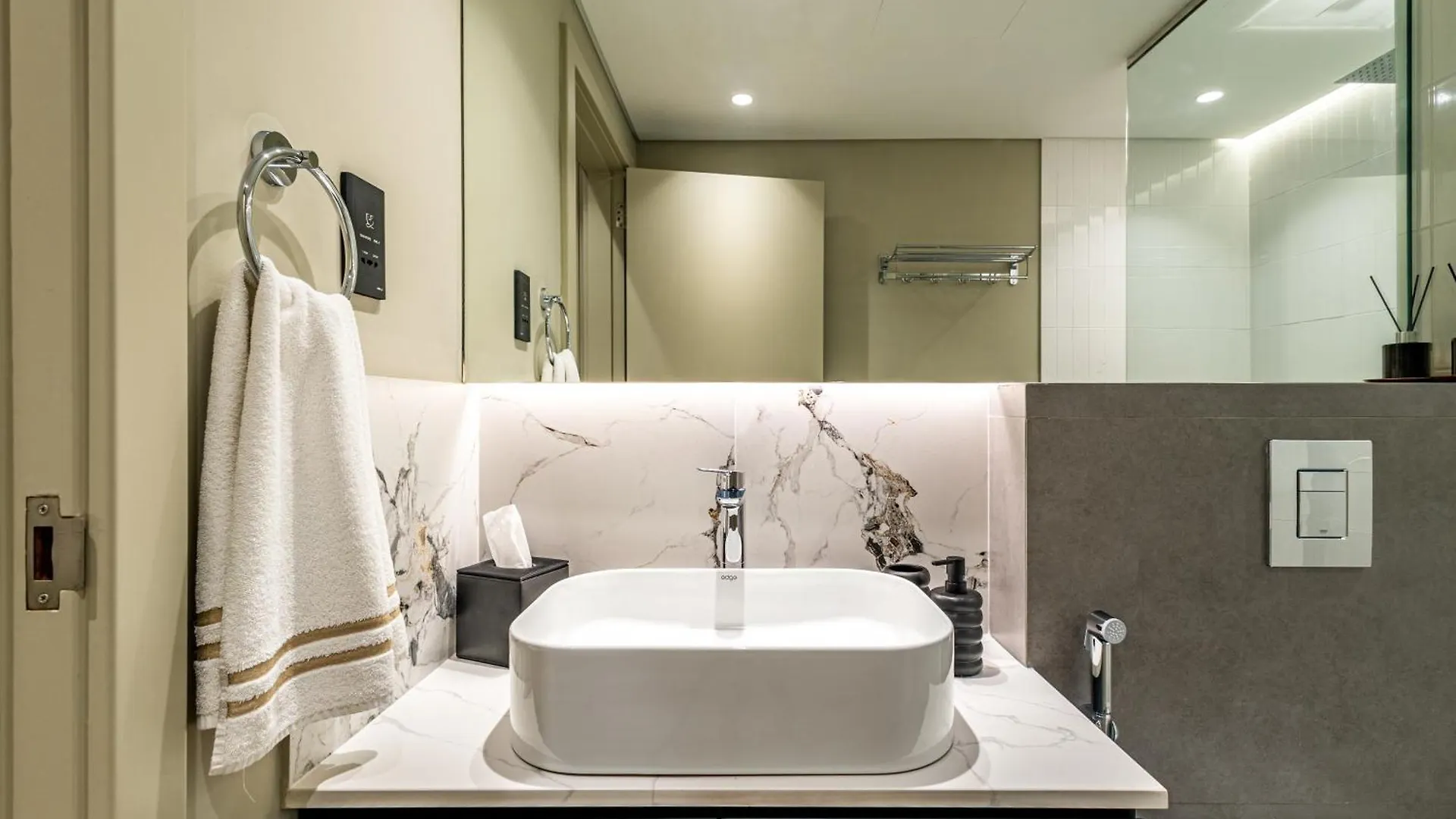 Luxurious - Ultra Modern - Premium Design - 5 Min Walk From Burj Khalifa - Heart Of Dubai Downtown - Dubai Opera Views Apartment