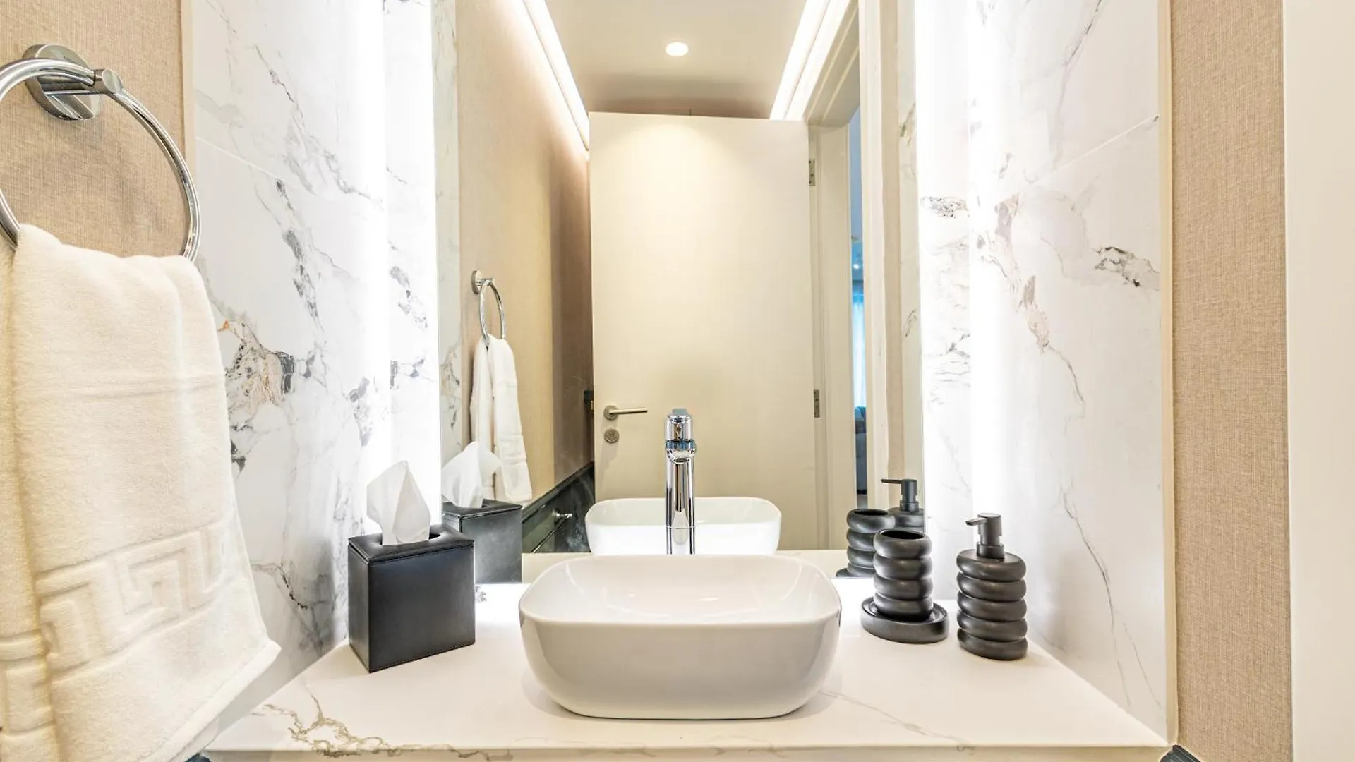 Luxurious - Ultra Modern - Premium Design - 5 Min Walk From Burj Khalifa - Heart Of Dubai Downtown - Dubai Opera Views Apartment 0*,  United Arab Emirates